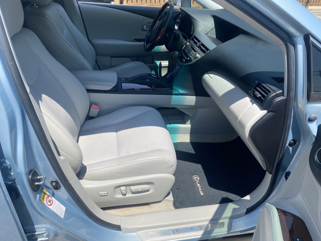 2010 Lexus RX Image 17