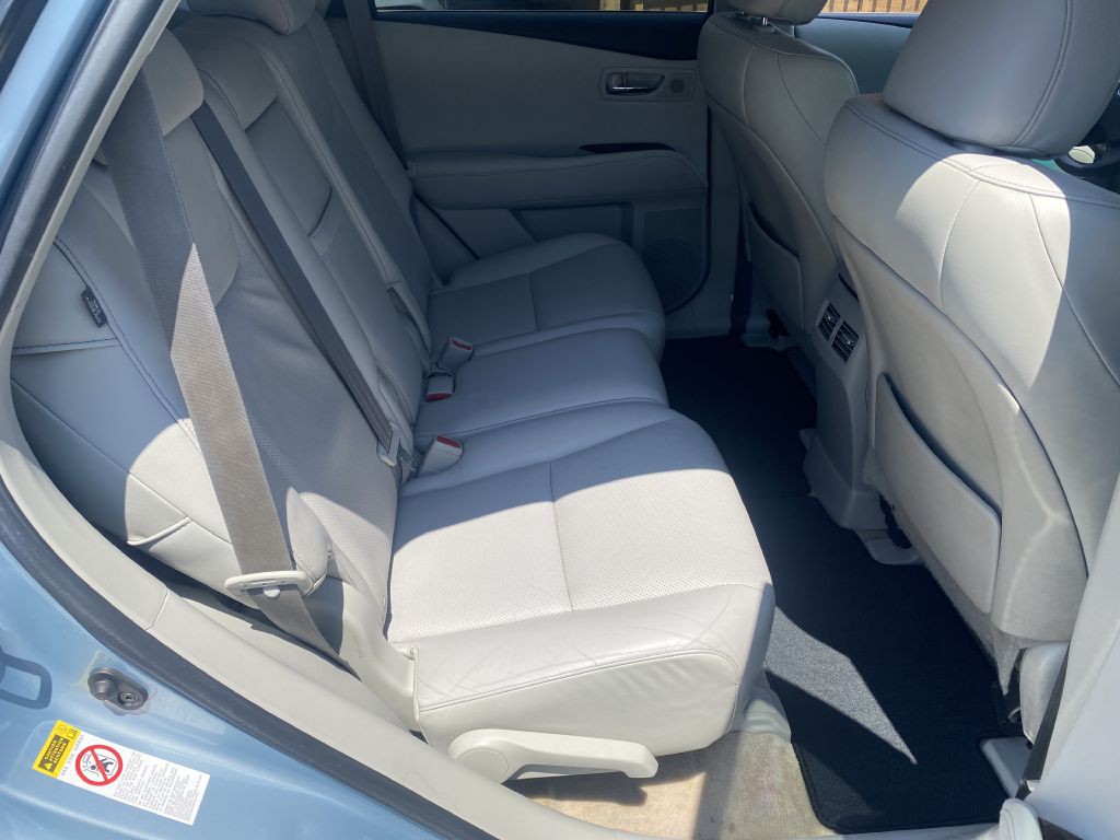 2010 Lexus RX Image 19