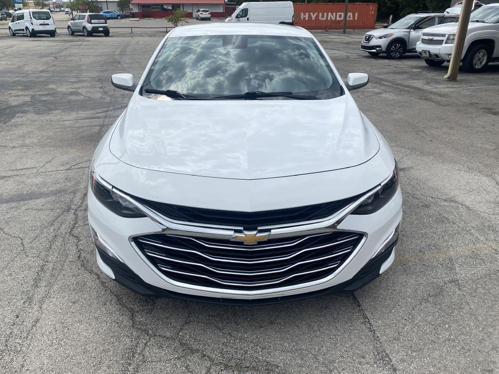 2021 Chevrolet Malibu Image 2