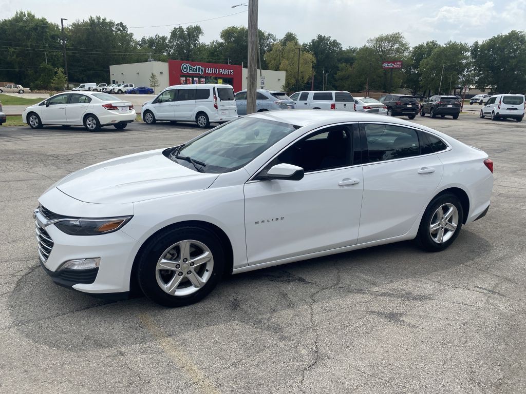 2021 Chevrolet Malibu Image 3