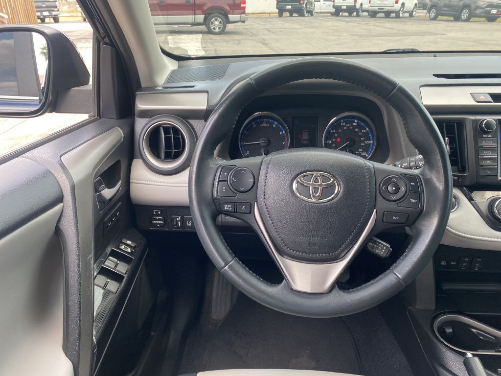 2017 Toyota Rav4 Image 8