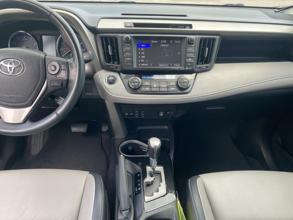 2017 Toyota Rav4 Image 9