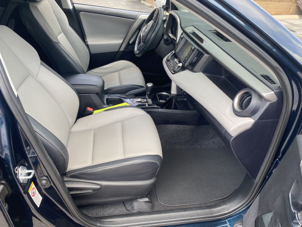 2017 Toyota Rav4 Image 17