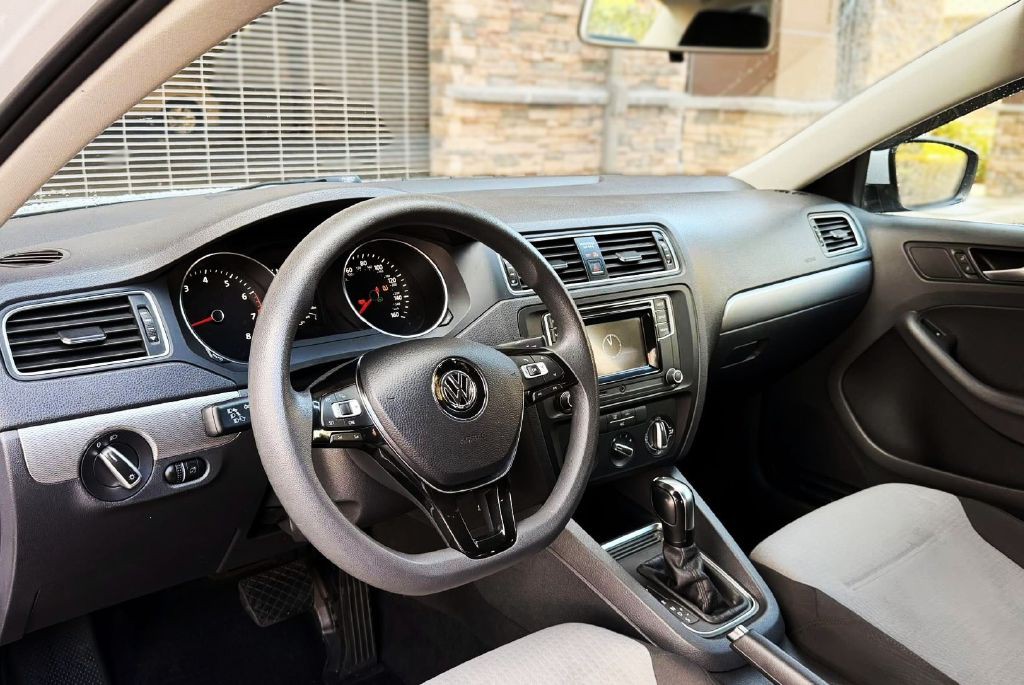 2017 Volkswagen Jetta Image 9