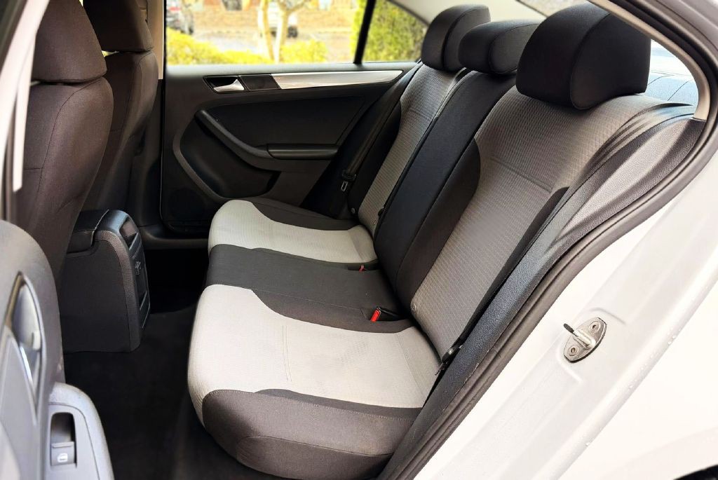 2017 Volkswagen Jetta Image 10