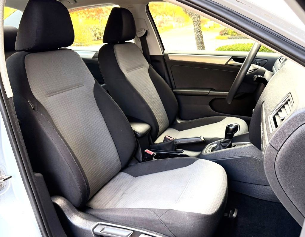 2017 Volkswagen Jetta Image 12