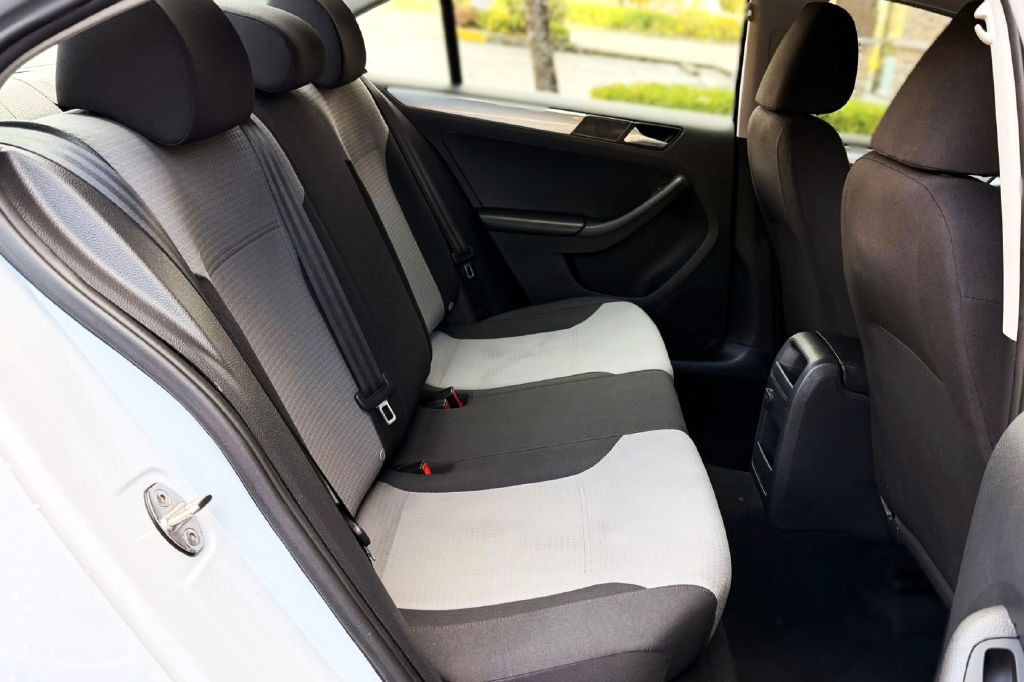 2017 Volkswagen Jetta Image 13