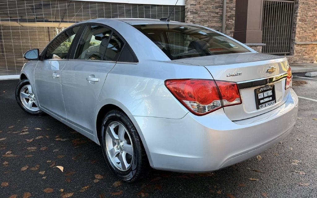 2014 Chevrolet Cruze Image 2