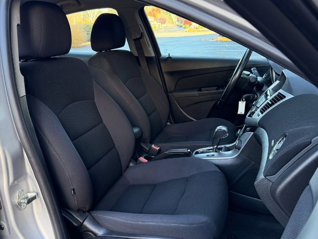 2014 Chevrolet Cruze Image 12