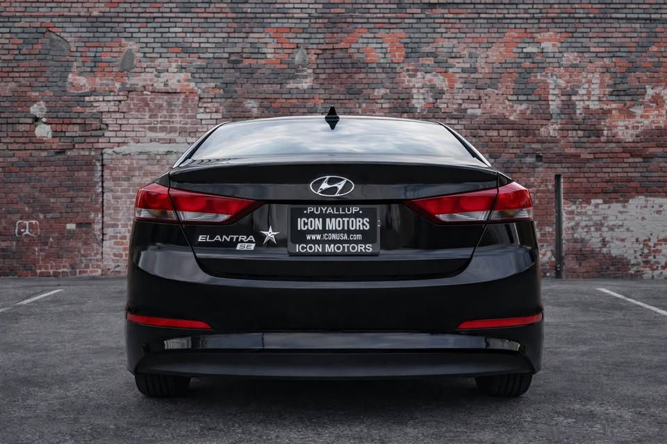 2017 Hyundai Elantra Image 8
