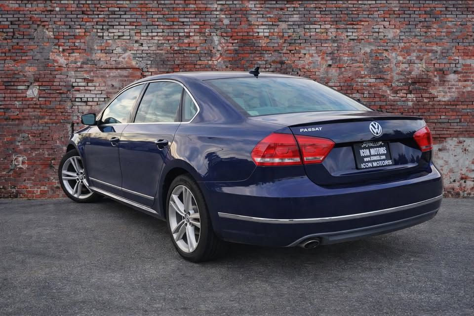2013 Volkswagen Passat Image 2