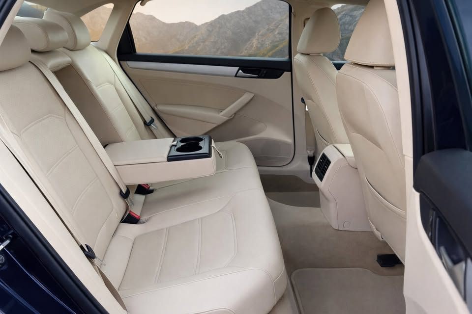 2013 Volkswagen Passat Image 16