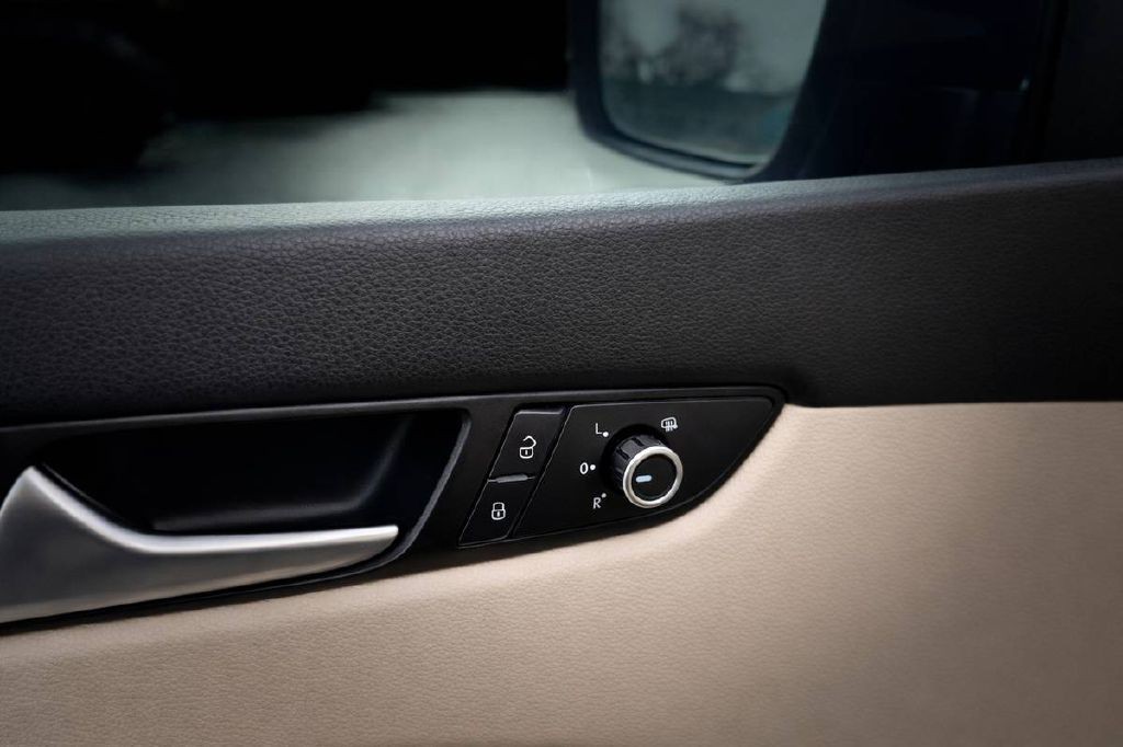 2013 Volkswagen Passat Image 21