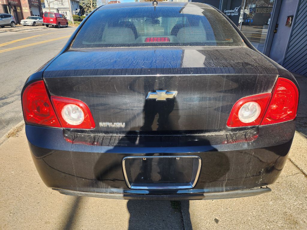 2010 Chevrolet Malibu Image 2