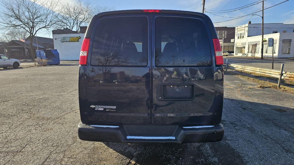 2012 Chevrolet Express Image 6