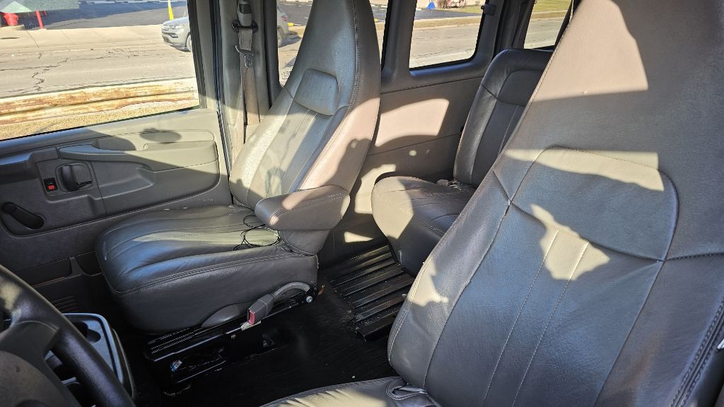 2012 Chevrolet Express Image 10