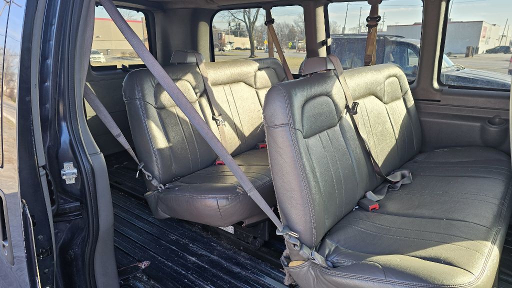 2012 Chevrolet Express Image 12