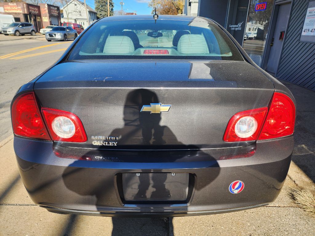 2013 Chevrolet Malibu Image 2