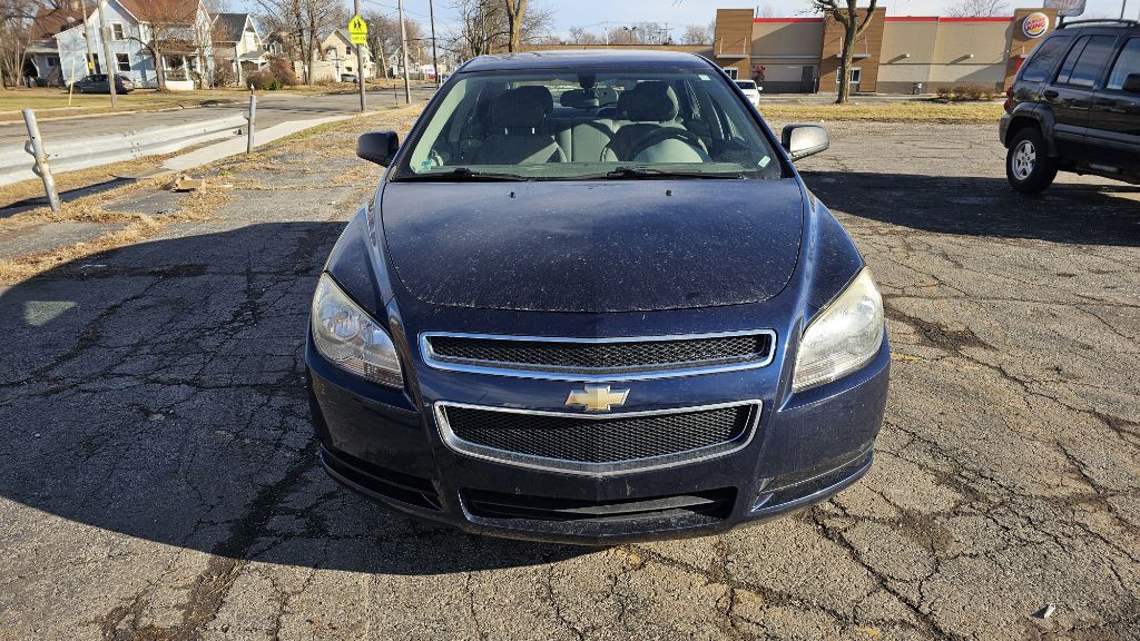 2011 Chevrolet Malibu Image 2