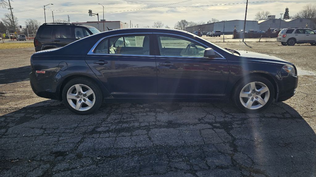 2011 Chevrolet Malibu Image 4