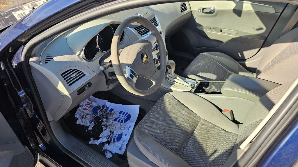 2011 Chevrolet Malibu Image 9