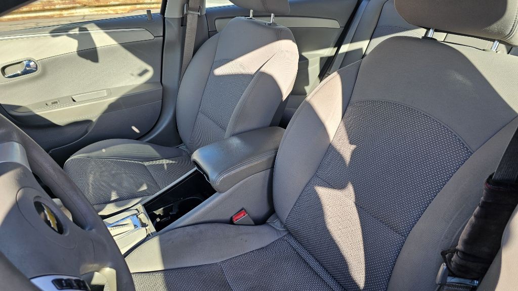 2011 Chevrolet Malibu Image 10