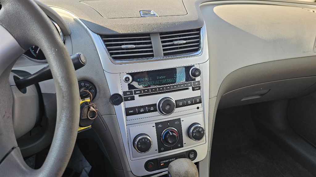2011 Chevrolet Malibu Image 11