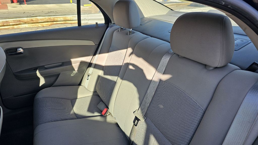 2011 Chevrolet Malibu Image 13