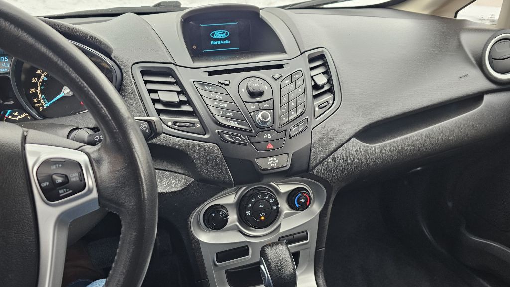 2014 Ford Fiesta Image 11