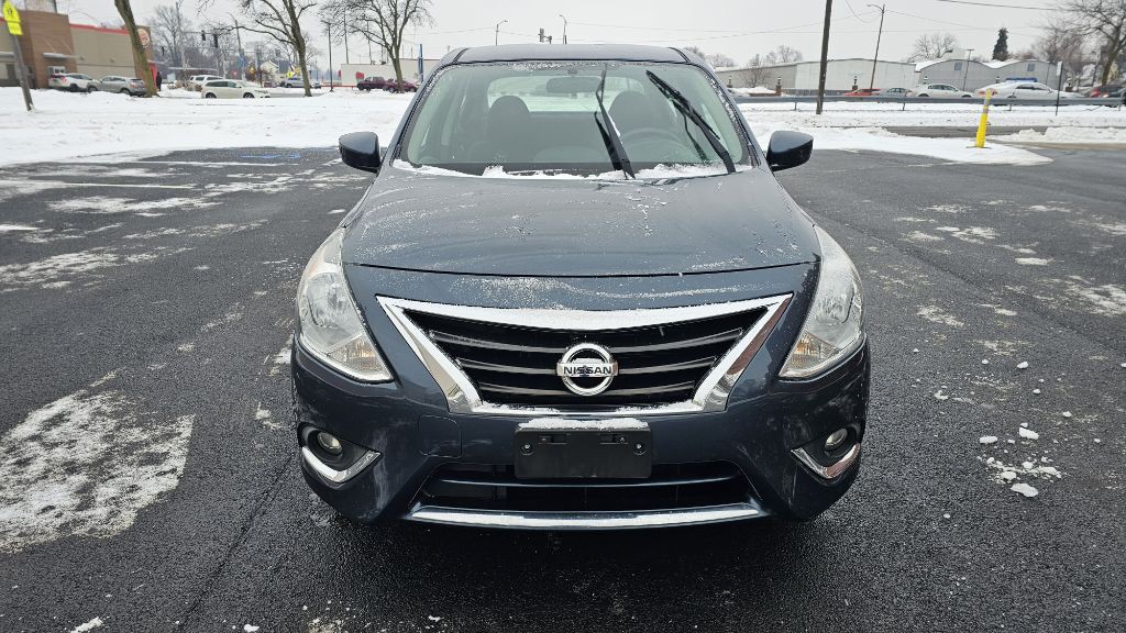 2015 Nissan Versa Image 2