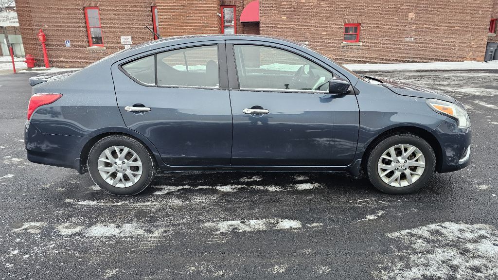 2015 Nissan Versa Image 4