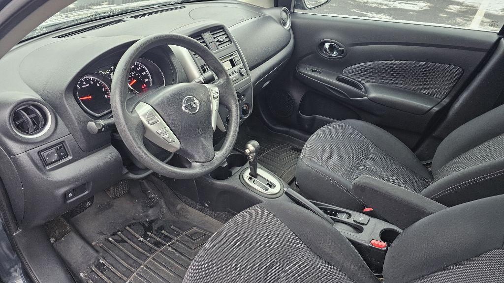 2015 Nissan Versa Image 9