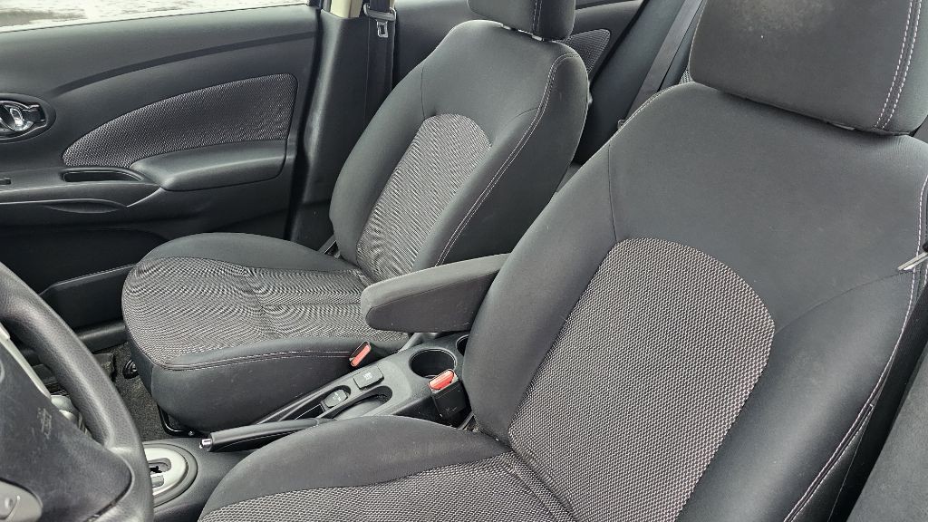 2015 Nissan Versa Image 10