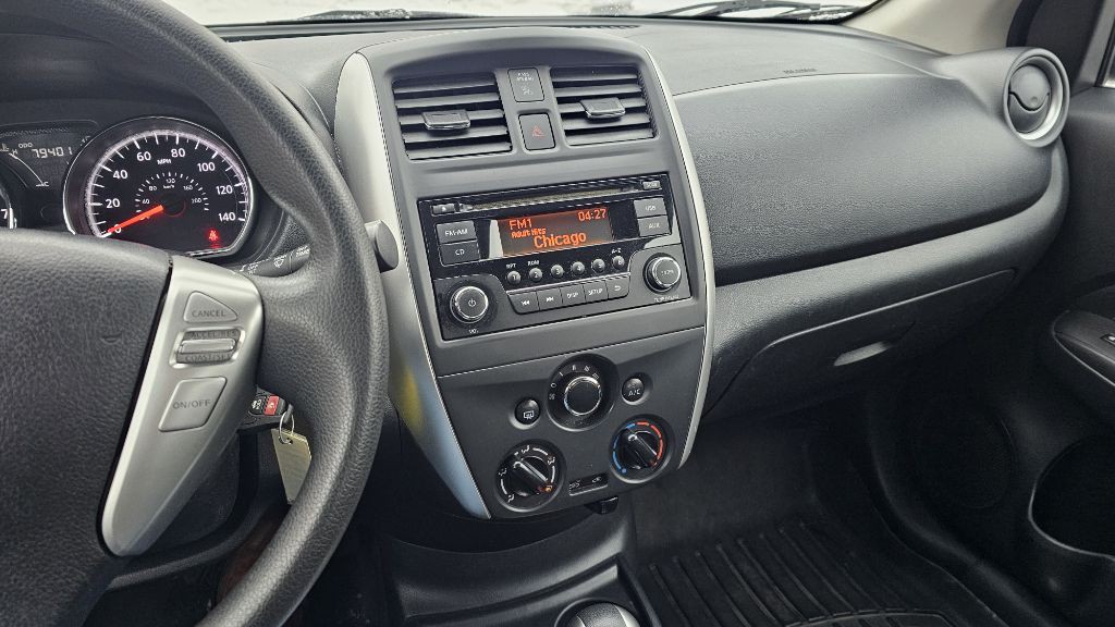 2015 Nissan Versa Image 11