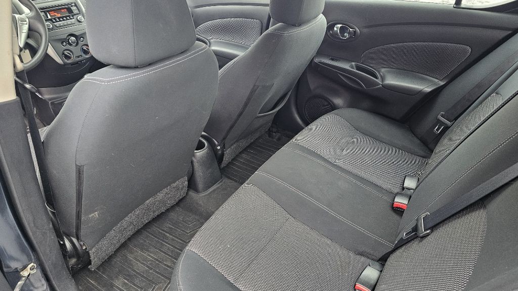 2015 Nissan Versa Image 12