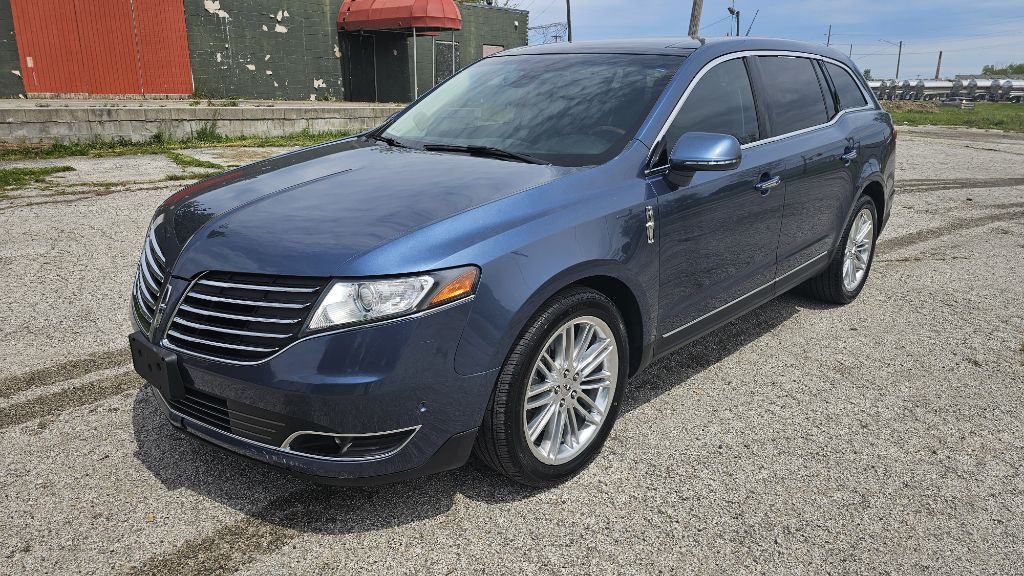 2018 Lincoln MKT Image 1