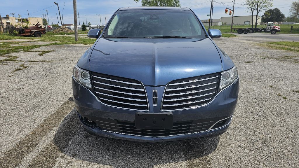 2018 Lincoln MKT Image 2