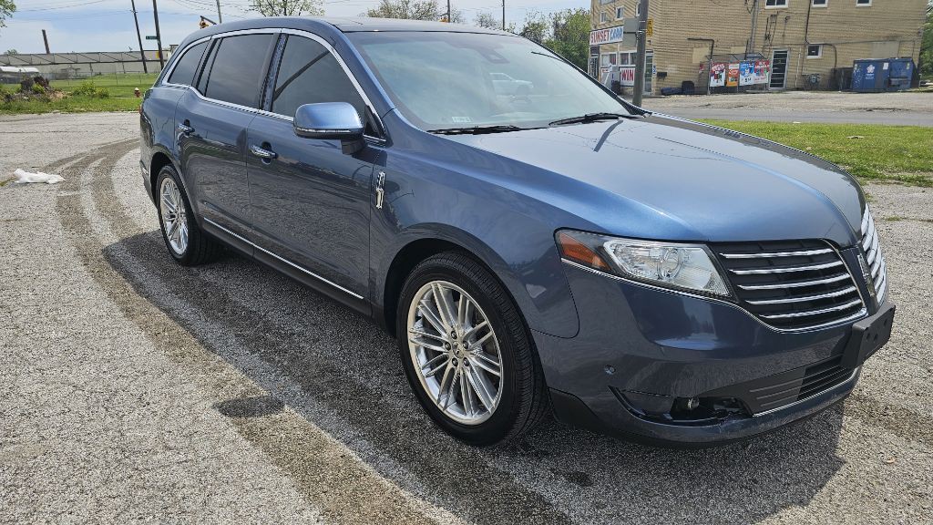 2018 Lincoln MKT Image 3