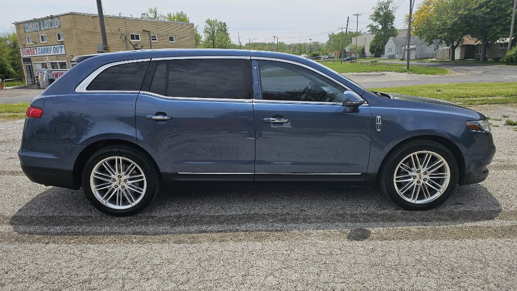 2018 Lincoln MKT Image 4