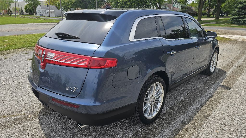 2018 Lincoln MKT Image 5