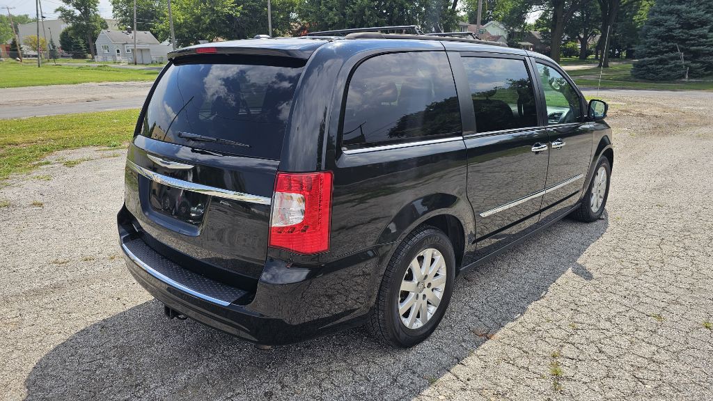 2012 Chrysler Town & Country Image 5