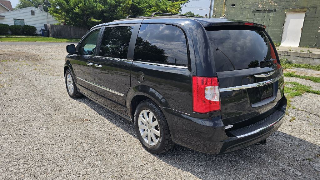 2012 Chrysler Town & Country Image 7