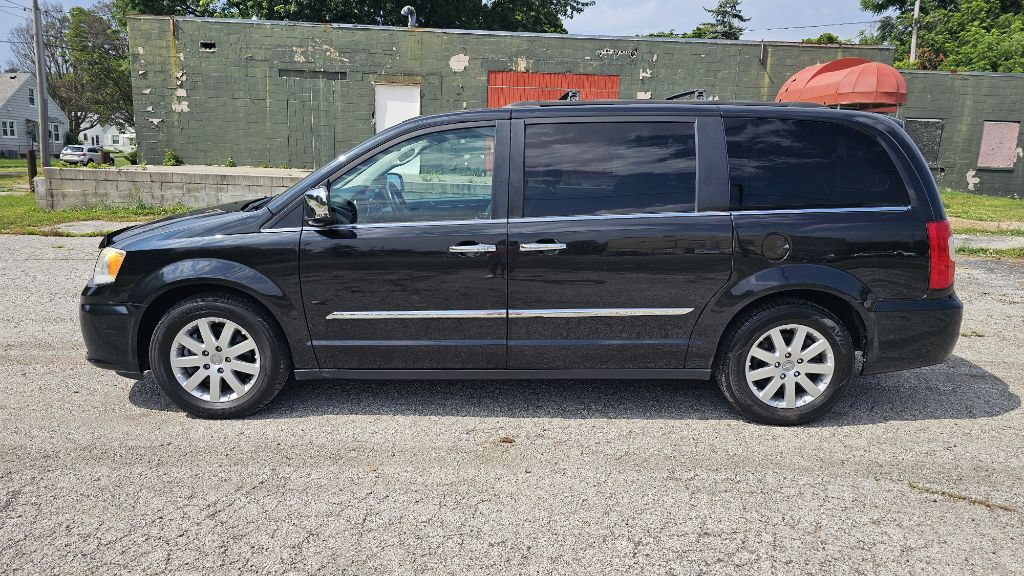 2012 Chrysler Town & Country Image 8