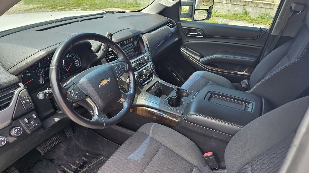 2016 Chevrolet Suburban Image 9
