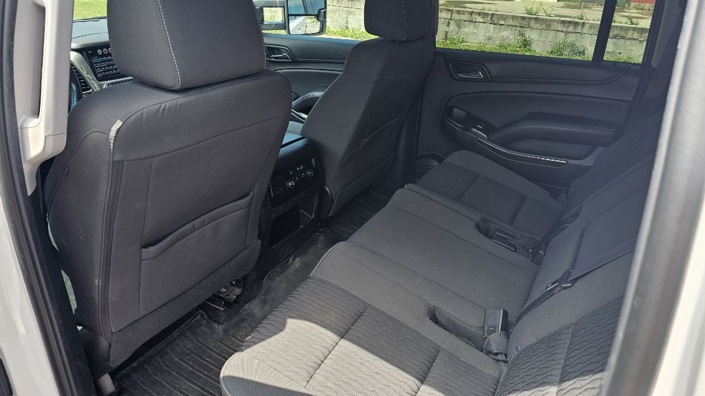2016 Chevrolet Suburban Image 12