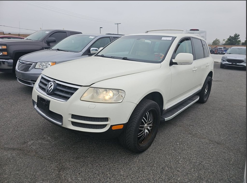 2004 Volkswagen Touareg Image 1