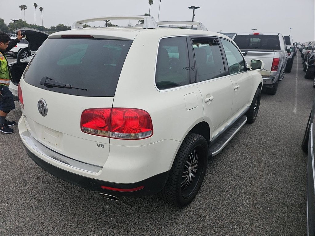 2004 Volkswagen Touareg Image 2