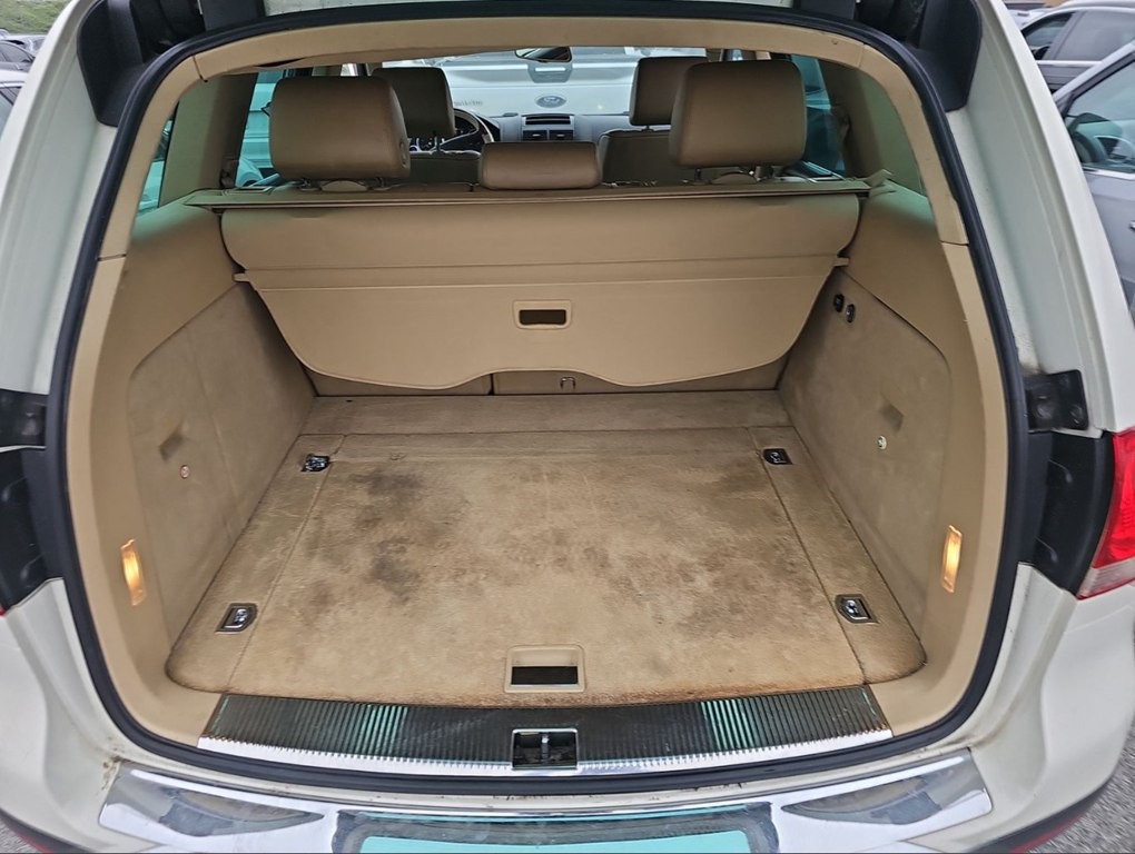 2004 Volkswagen Touareg Image 9