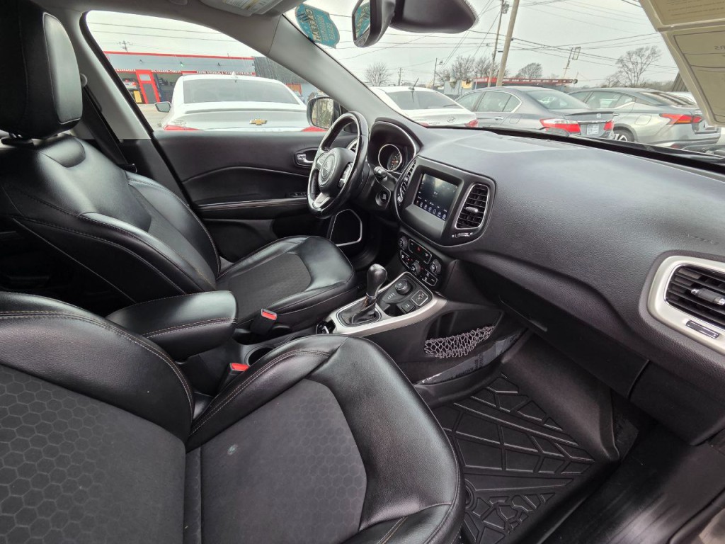 2018 Jeep Compass Image 18