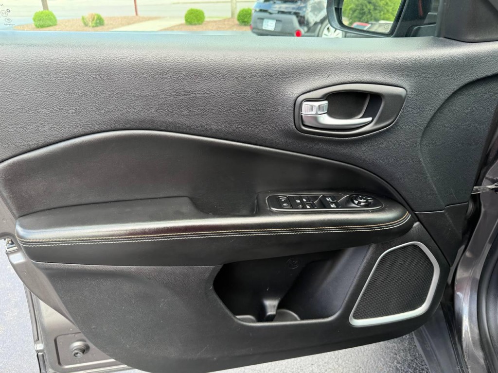 2018 Jeep Compass Image 8